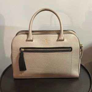 Women’s Kate spade hand bag